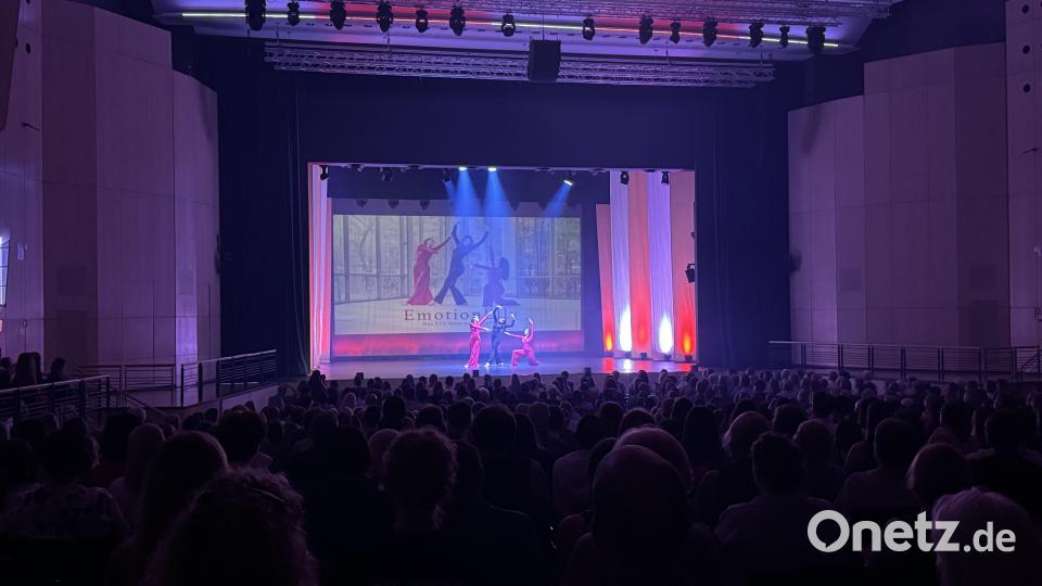 In der am Freitag und Samstag fast ausverkauften Max-Reger-Halle stand alles unter dem Motto &quot;Emotion Elly&quot;. Bild: mgo