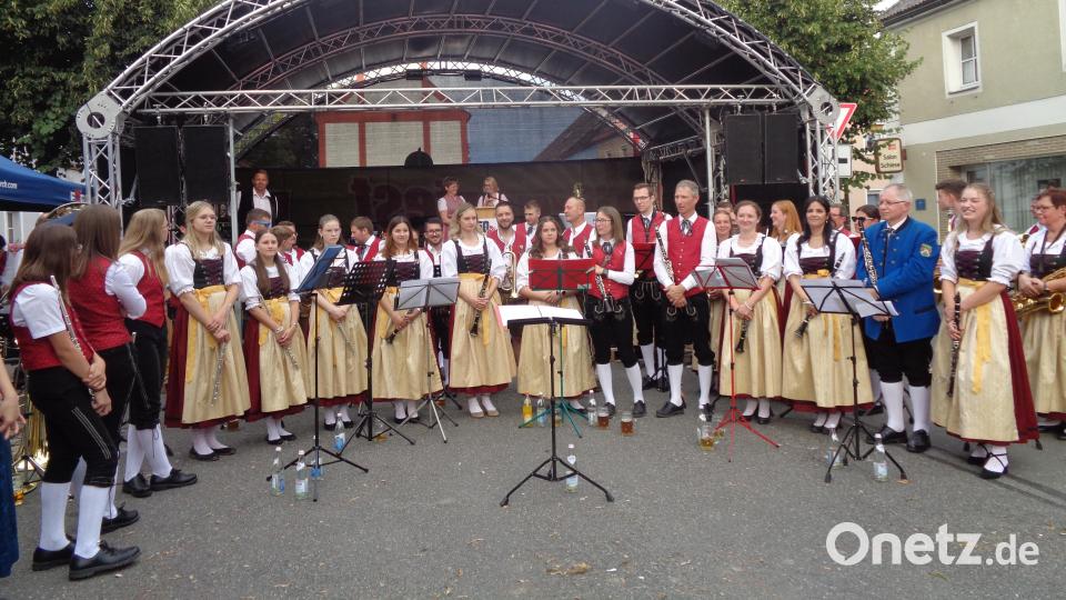 Der Musikverein aus dem Nachbarland und die Blaskapelle Kunschir umrahmen gemeinsam den Festakt. Bild: amö