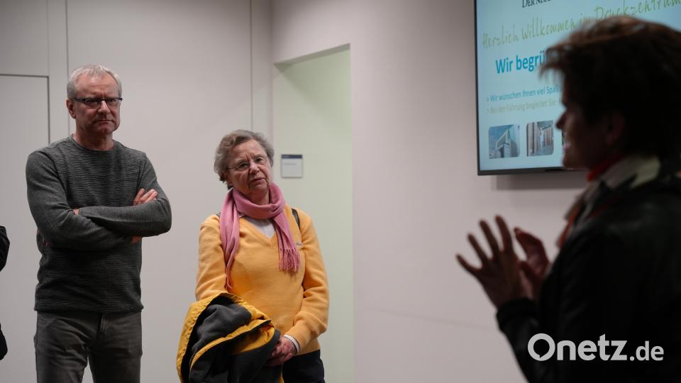 Die 73-jährige Elisabeth Salomon (Mitte) war froh, an der Führung teilgenommen zu haben. &quot;Mich hat es interessiert, wie eine Zeitung hergestellt wird, weil man das ja sonst nicht sieht.&quot; Bild: Fröhler, Laura
