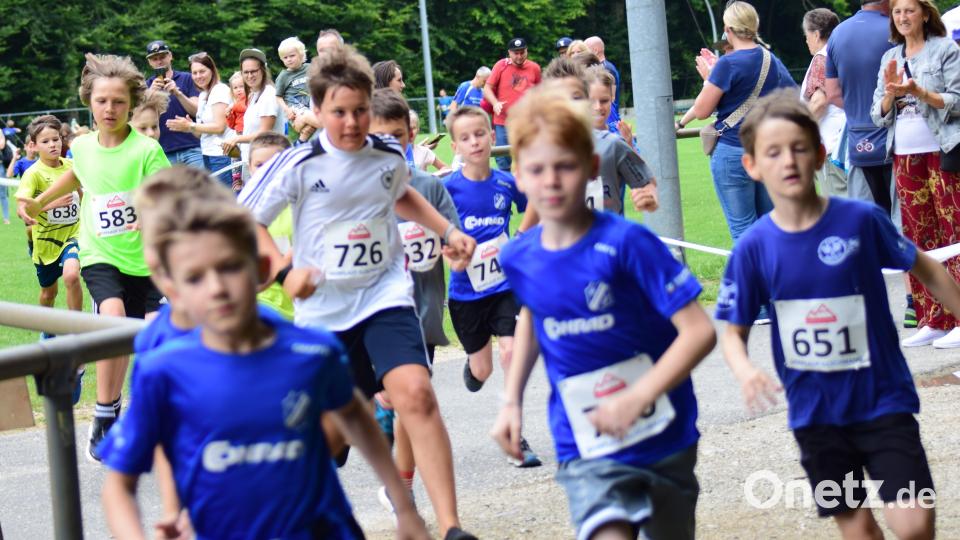 Spannende Duelle lieferten sich die Jungen der Jahrgänge 2013 und 2014 über 1600 Meter. Bild: no