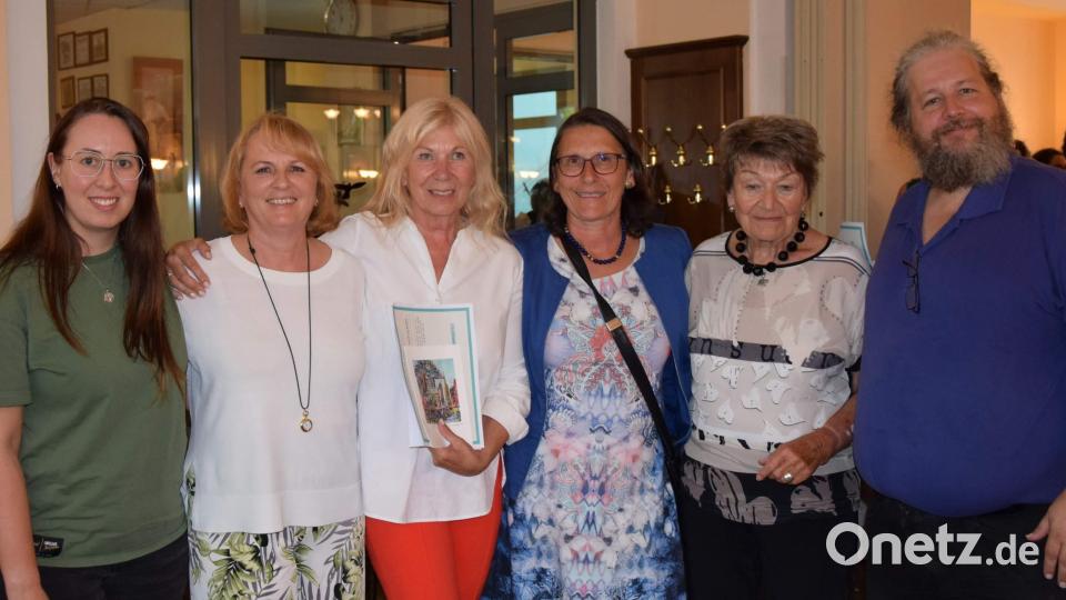 Die Sieger des Jubiläumsturniers, des Klaus-Appelt-Erinnerungsturniers (von links): Vanessa Flierl, Michaela Winkler, Charlotte-Ackermann-Strobl, Birgitt Marx, Uta Hauerwaas und Thomas Larisch. Bild: u