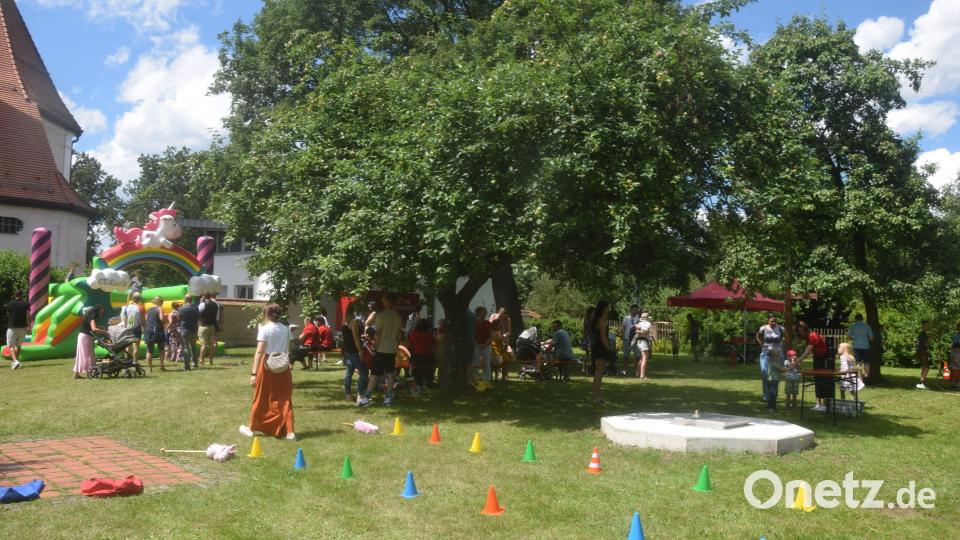 Die Pfarrgärten sind eine ideale Spielwiese. Bild: fz