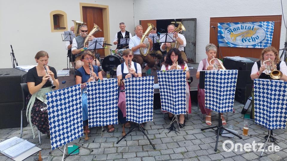 Das Naabtalecho übernimmt den Oberpfälzer Part bei der musikalischen Unterhaltung. Bild: jua