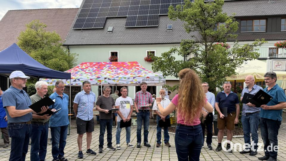Der Männergesangverein Fürnried &amp; Umgebung Chorleitung Jana Müller Bild:  Jochen Kellner-Bodendörfer/exb
