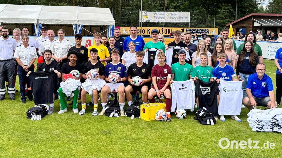 Junge Fußballer trafen auf Ausbildungsprofis und die Helfer. Bild: war