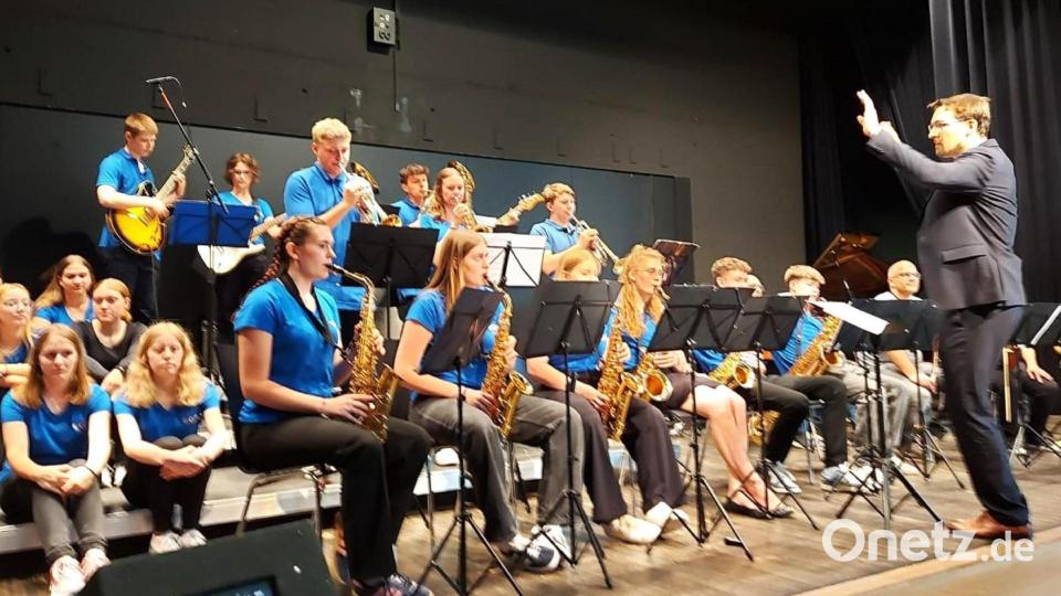 Mit &quot;Wind of Change&quot; von Klaus Meine erinnert die Big Band an eine friedvolle Zeit, die die Wiedervereinigung Deutschlands ermöglichte. Bild: lg