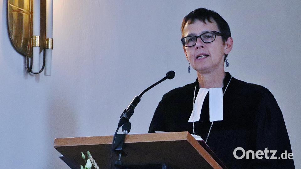 Für Ulrike Dittmar ist die Teilnahme am Festgottesdienst in der Christuskirche in Schwarzenfeld die erste offizielle Amtshandlung als evangelische Dekanin des neuen Großdekanats im Landkreis Schwandorf. Bild: Dobler