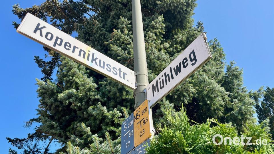 Derzeit ist die Straße an der Kreuzung am Mühlweg und der Berliner Straße gesperrt. Bild: Gabi Schönberger