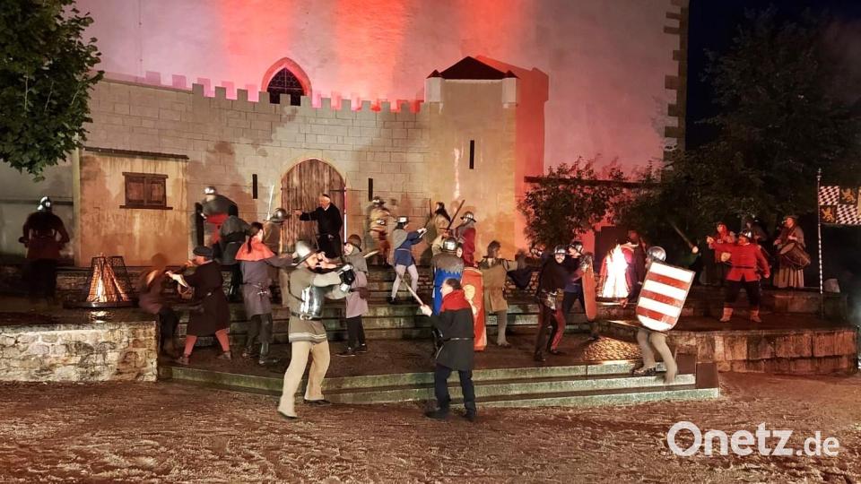 Kampfszene zwischen Hussiten und Oberpfälzer Rittern. Auch die Geistlichkeit kämpft mit. Bild: lg