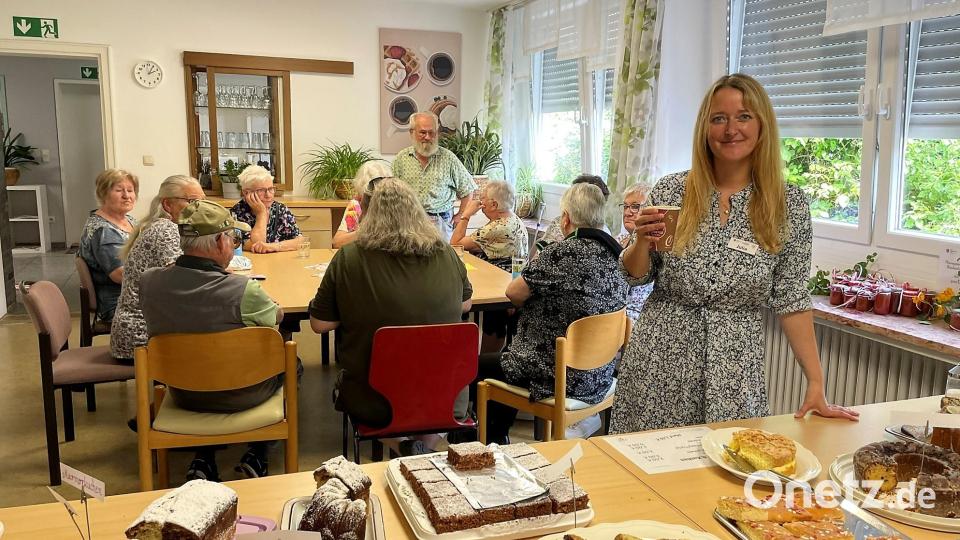 Auch das Seniorencafé hatte anlässlich der Jubiläumsfeier der Elternschule geöffnet. Bild: Susanne Schwab