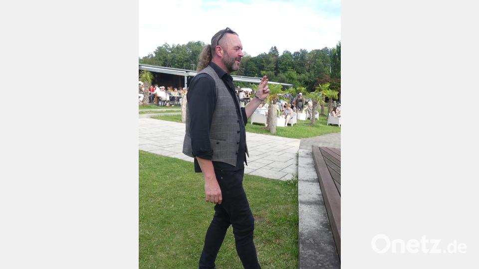 Bandleader Markus König gibt den Takt vor. Bild: rn
