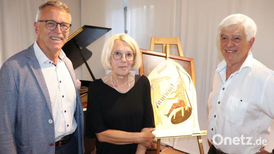 Franz Stahl (links) bei der Begrüßung von Wolfgang Dietz und dessen Ehefrau Helga. Bild: Stadt Tirschenreuth/exb