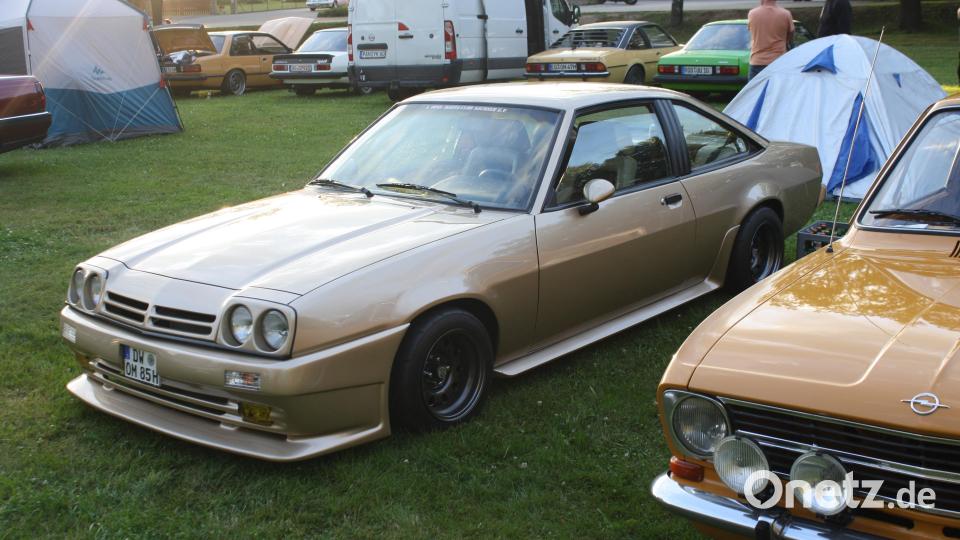 Bemerkenswert gut erhalten sind die Kult- Autos aus den 1970er und 1980er, heute allesamt Oldtimer. Bild: edo