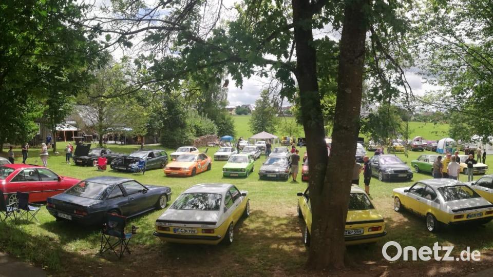 Aus ganz Deutschland kommen die Opel- Fans nach Oberbibrach. Bild: edo