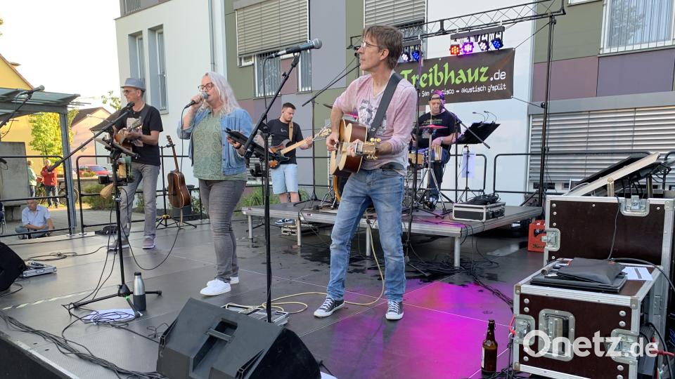 &quot;Treibhauz&quot; begeistert beim Auftritt in Altenstadt das Publikum. Die Serenade ist die bisher am besten besuchte. Bild: adj