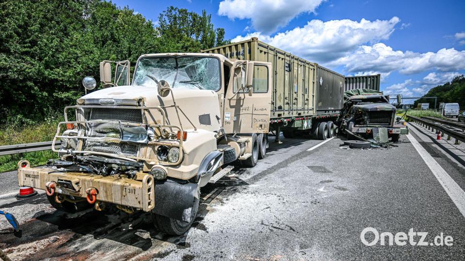 Die Autobahn 6 bei Feuchtwangen wurde infolge des Unfalls in Fahrtrichtung Heilbronn zunächst gesperrt. Bild: Marius Bulling/onw-images/dpa