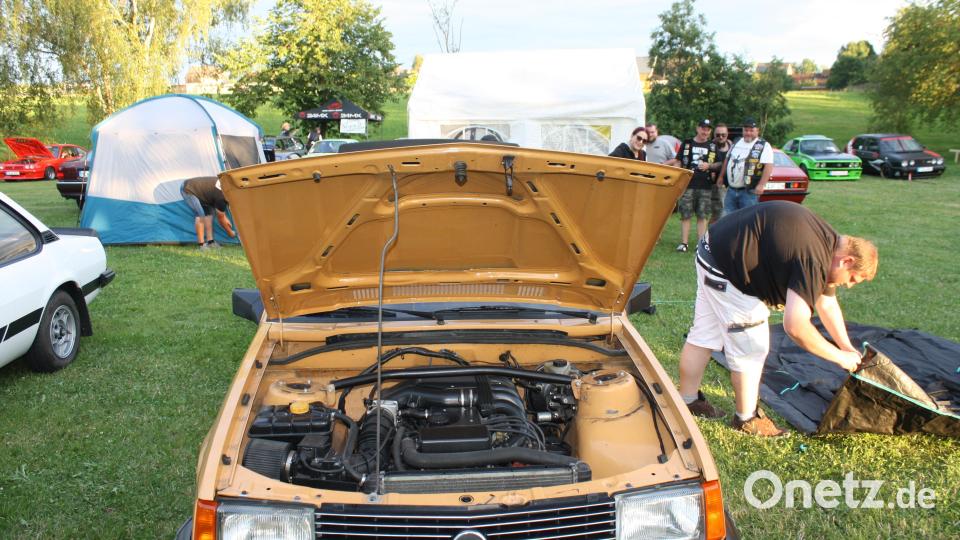 Aus ganz Deutschland kommen die Opel- Fans nach Oberbibrach. Bild: edo