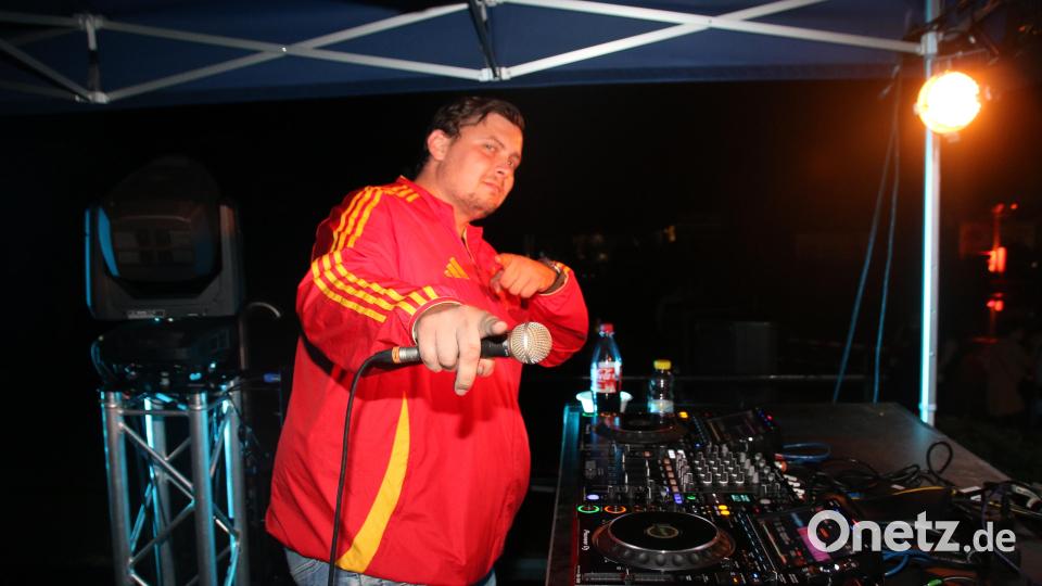DJ Cashi ist extra vom Bierkönig eingeflogen. Bild: sne