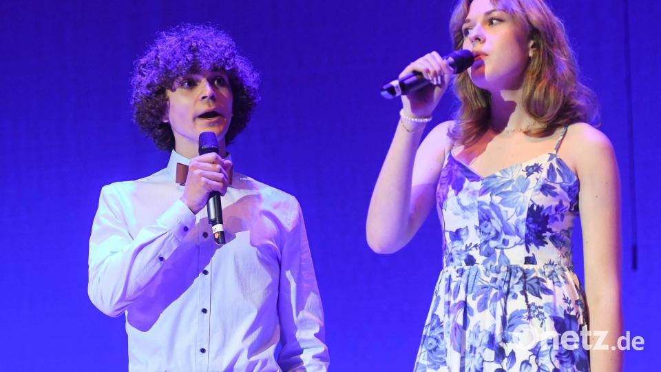 Zwei Solisten mit &quot;You Are The Reason&quot;. Bild: Gabi Schönberger