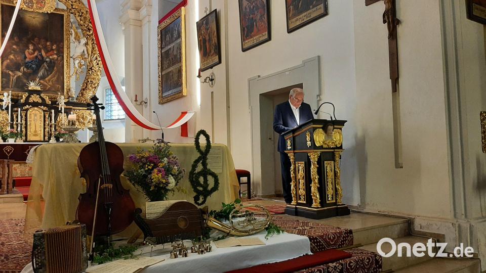 Landvolkseelsorger Pfarrer Gerhard Pausch spricht beim Evensong am St. Quirin. Bild: Horst Pleyer/exb