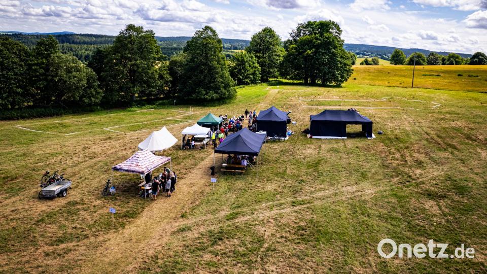 Kirche, Pfarrhof, Schule, Wohnhäuser - die Umrisse und die Lage der einstigen Gebäude von Paulusbrunn wurden anschaulich sichtbar gemacht. Bild: Matouš Horáček/exb
