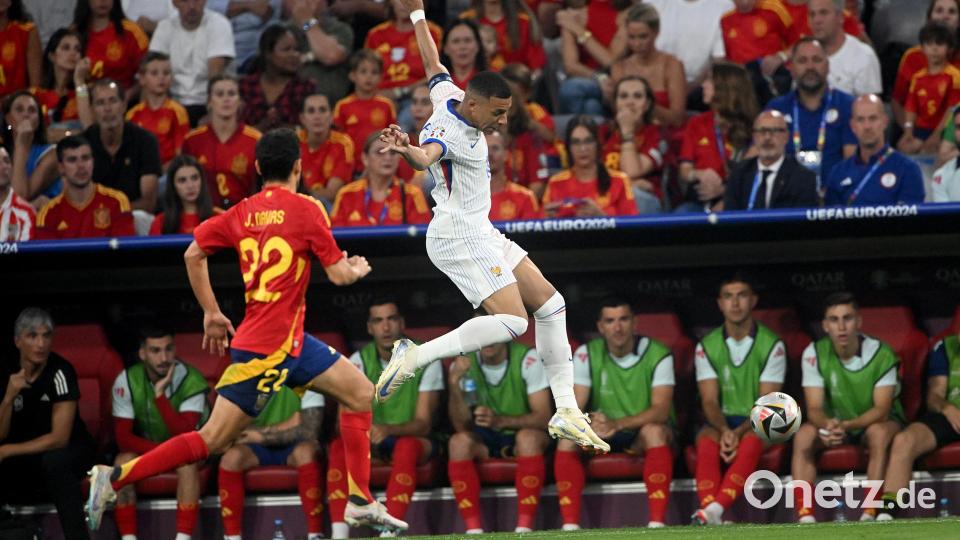 Kylian Mbappe, im Duell mit Jesus Navas. Bild: Jens Niering