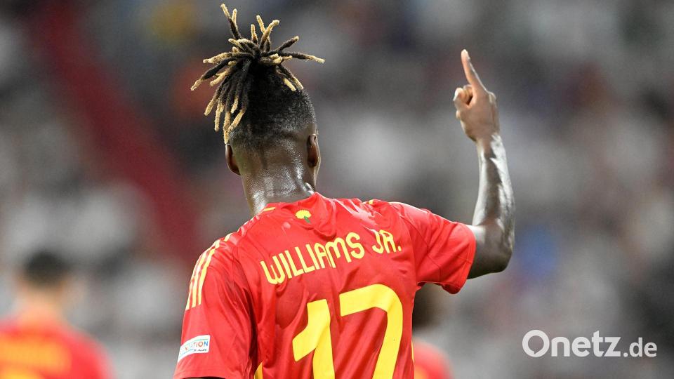 Nico Williams zeigt, wer die Nummer eins im Spiel ist. Bild: Jens Niering