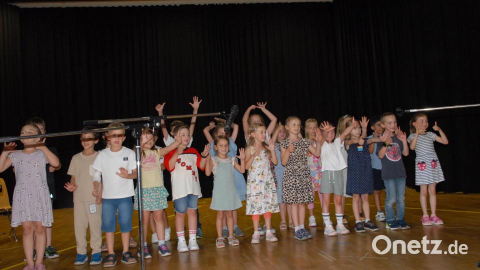 Musikalisch umrahmten die Kinder aus der Grundschule das Fest. Bild: pop
