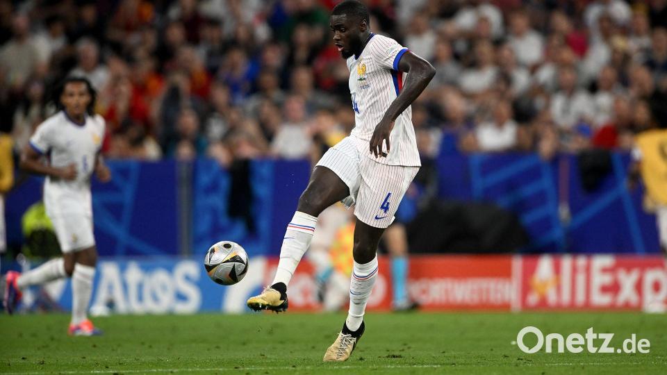 Dayot Upamecano bei der Flanke. Bild: Jens Niering