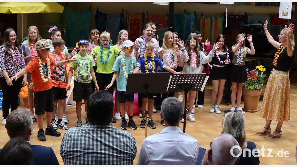 Der Schülerchor wünschte sich „Cover me in sunshine“. Bild: mfh