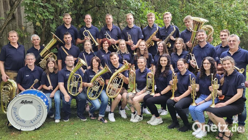 Eine tolle Gemeinschaft ist die &quot;Blaskapelle Auerbachtal&quot; die im herrlichen Ambiente eine Serenade gestalteten Bild: ga