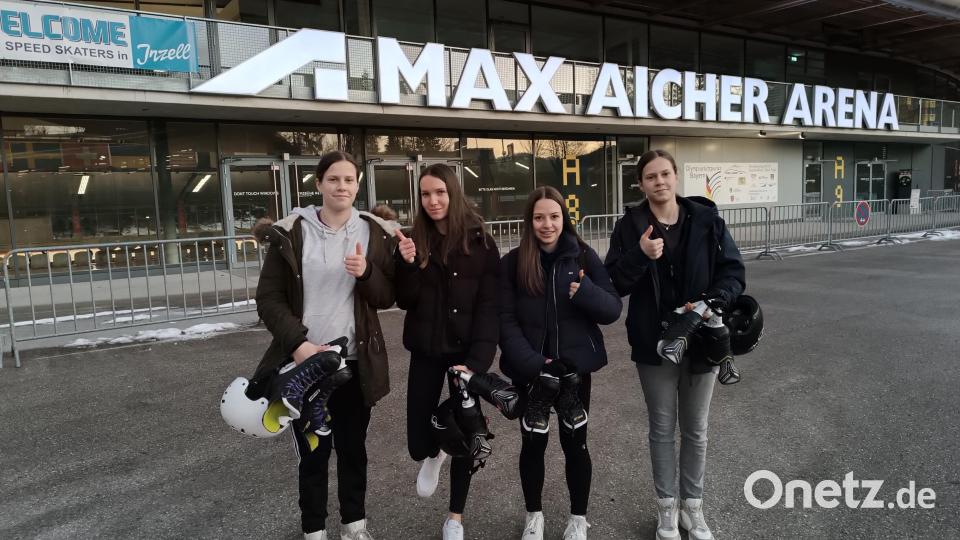 Sie holten beim Eisschnelllauf-Landesfinale der Schulen in der Max-Aicher-Arena in Inzell den Sieg in ihrer Altersklasse: (von links) Fabienne Franke, Lena Gebhardt, Lea Zwerenz und Angelina Franke. Archivbild: exb