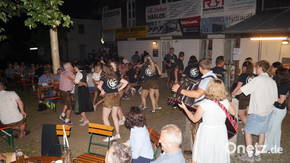 Getanzt wird bis spät in die Nacht hinein. Bild: slh