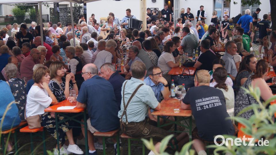 Wie gewohnt war der Weiherner Dorfplatz stark besucht. Bild: slh