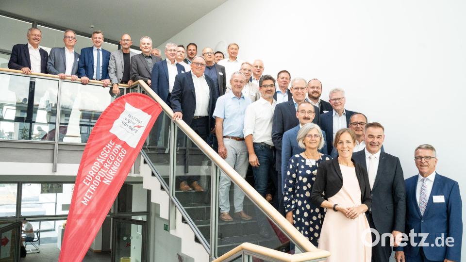 Die Ratsmitglieder bei der Ratssitzung der Metropolregion Nürnberg an der Hochschule Hof. Bild: Jana Strunz