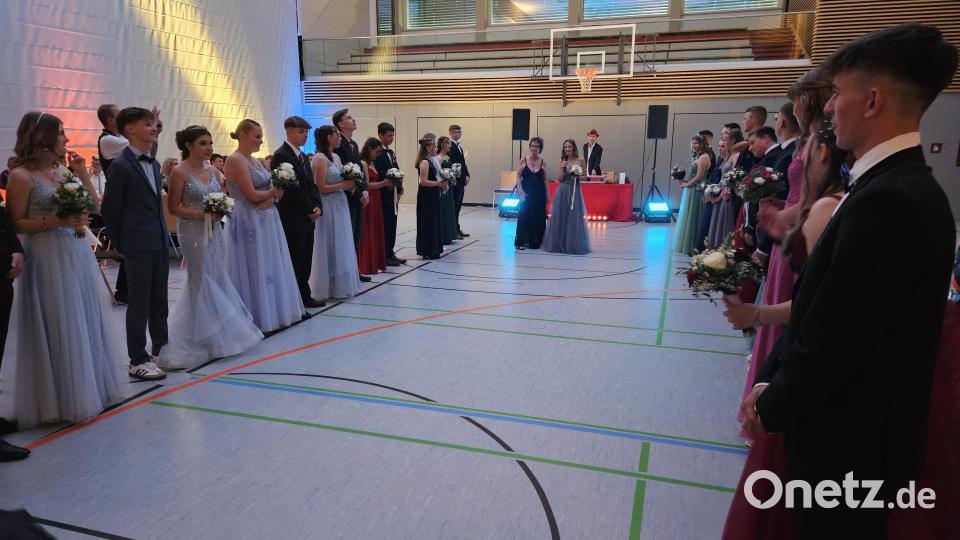 Tanzkurs Abschlussball MS Kemnath und Ebnath. Bild: Iris Eckert/exb