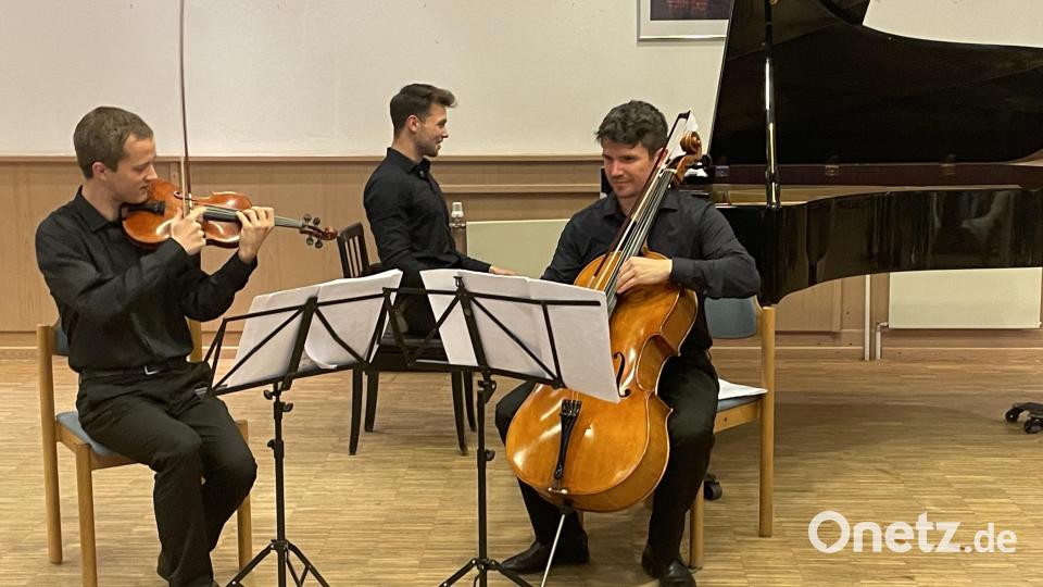 Das ARTrio aus Graz (von links) mit dem Geiger Nitai Music, dem Pianisten Markus Koropp und dem Cellisten Felix Obendorf beim Klaviertrio-Konzert im Pressather Pfarrsaal. Bild: bod