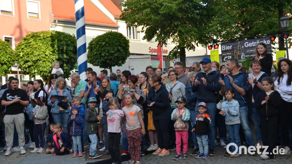 Bei der siebten Kulturnacht in Vohenstrauß war wieder viel geboten. Ein Abend zum geselligen Beisammensein vor dem Rathaus. Archivbild: dob
