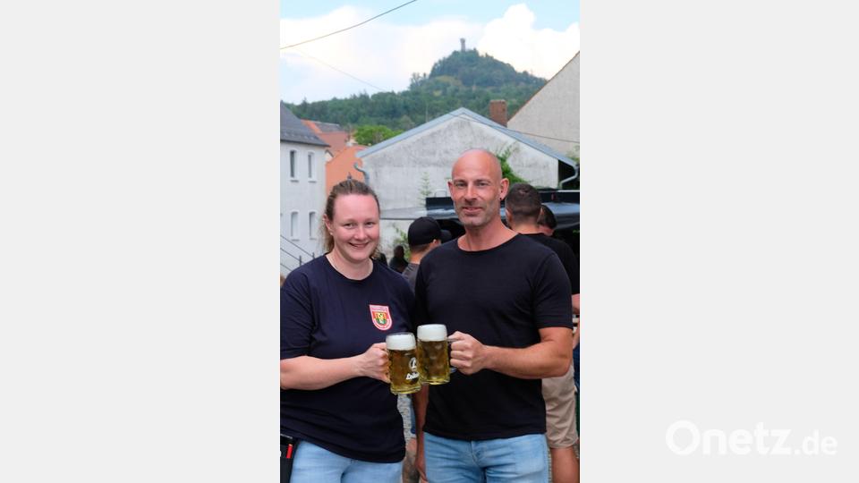 Ein Prosit vor der Kulisse des Kraftberges Bild: do