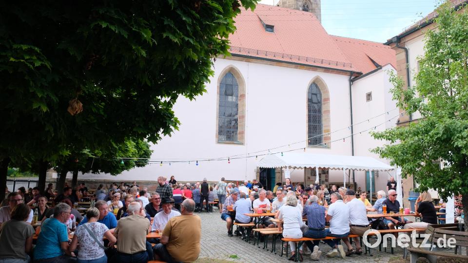 Der alte Schulhof garantierte Biergarten-Atmosphäre Bild: do