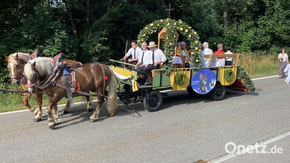 Der Allerheiligstenwagen darf beim St. Jodok Ritt nicht fehlen. Bild: Josef Glas