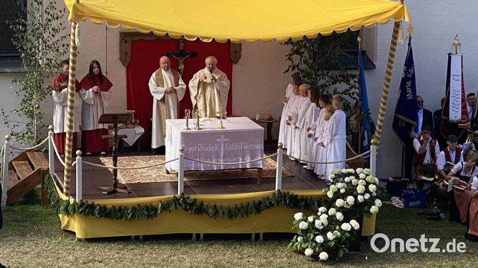 Festgottesdienst mit Pfarrer Wilhelm Bauer (links) in Konzelebration mit Pfarrer Erwin Bauer. Bild: Josef Glas