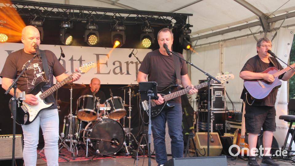 Die Rockband &quot;Wyatt Earp&quot; heizte mächtig ein. Bild: kro