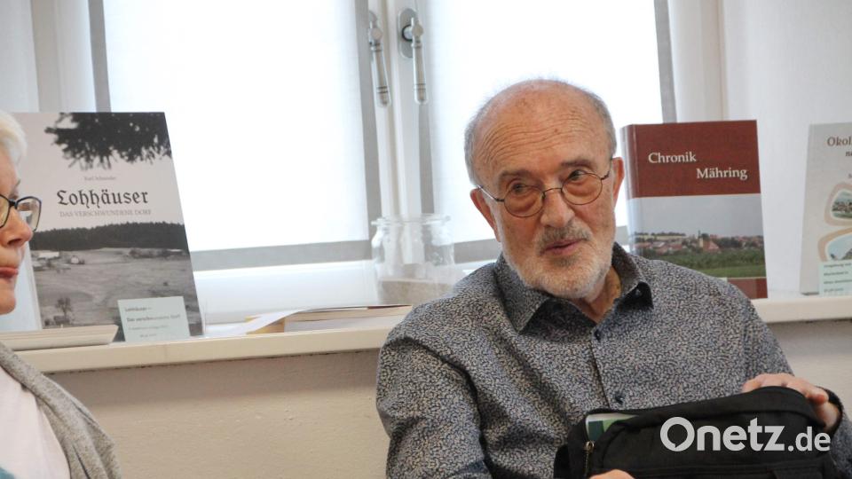 Die Neuauflage des Buches über Lohhäuser gibt es jetzt als Hardcover-Version zu erwerden, wie Autor Karl Schneider sagte. Bild: wg