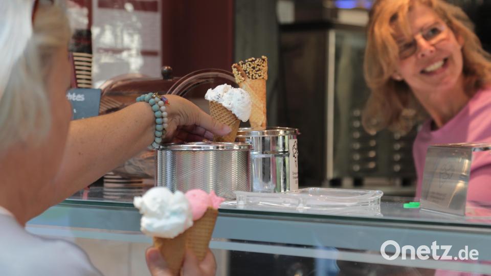 Eine Kugel nach der anderen ging über die Theke. Bild: Wolfgang Steinbacher