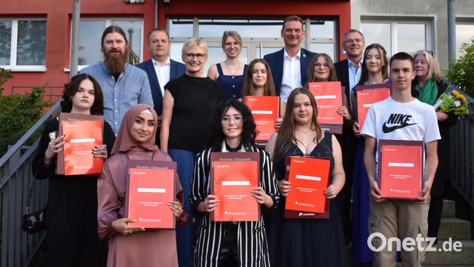 Die Mittelschule Altenstadt entlässt ihre Absolventen der 9. und 10. Klasse in die Zukunft. Bild: Sebastian Bäumler/exb