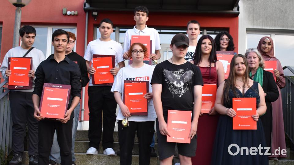 Die Absolventen der der 9. Klasse (Quali) der Mittelschule Altenstadt. Bild: Sebastian Bäumler/exb
