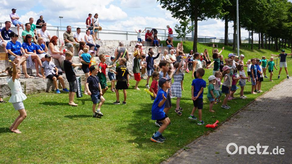 Voll dabei waren die Kids beim Mitmachkonzert. Bild: tra