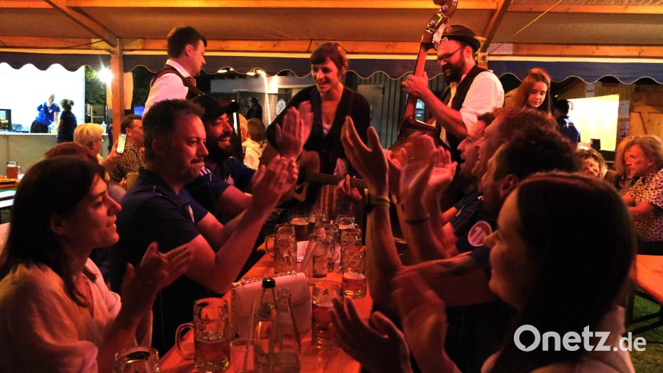 Beste Stimmung herrscht beim Bayerischen Abend des SV Altenstadt/Vohenstrauß. Bild: Renate Hilburger/exb