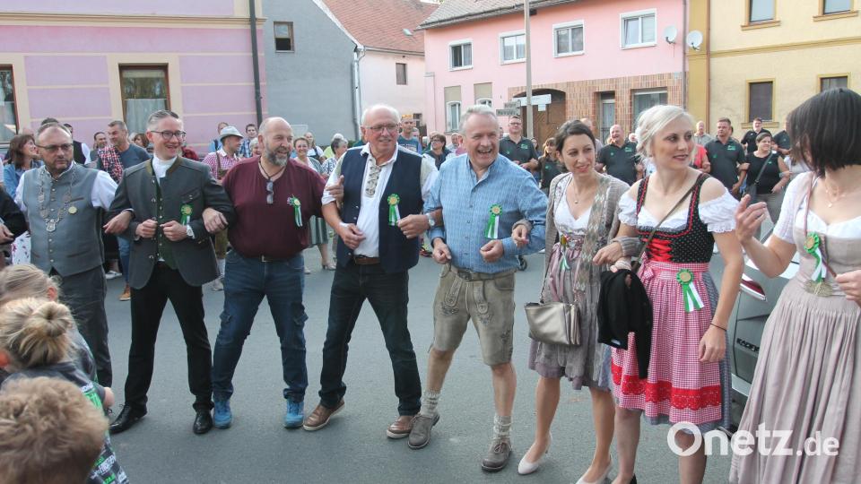 Zum "Böhmischen Wind" darf geschunkelt werden. Bild: pi